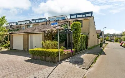Hoekwoning te koop: Ereprijs 70, Aldlân-Oost Leeuwarden
