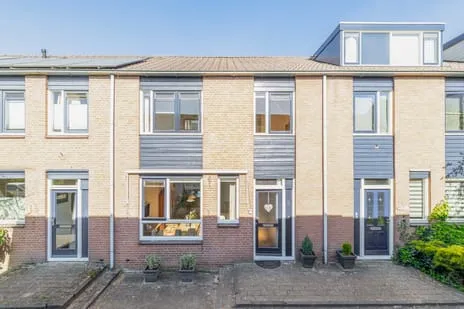 Tussenwoning te koop: Ereprijshof 8, Hoven Houten