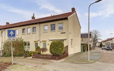 Hoekwoning te koop: Ereprijsstraat 1, Weidebloemkwartier Gouda