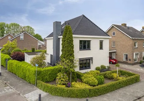 Twee-onder-één-kap te koop: Ericalaan 37, Hoeven Hoeven
