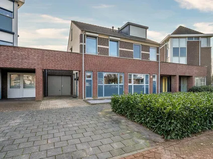 Tussenwoning te koop: Ericaplein 9, Middelreuvelt Grubbenvorst