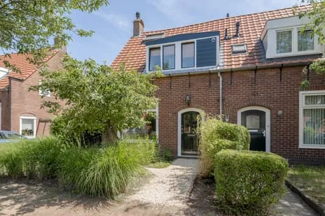 Tussenwoning te koop: Ericaweg 51, Zevenend Laren (Nh)