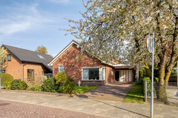 Vrijstaande woning te koop: Ericaweg 8, Stroe Stroe