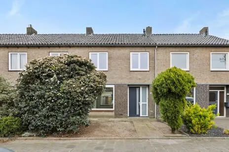 Tussenwoning te koop: Erik de Rodestraat 18, De Schutskamp 'S-Hertogenbosch