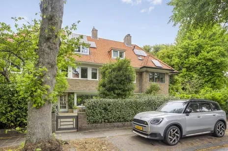 Tussenwoning te huur: Ernst Casimirlaan 81, Overveen Overveen