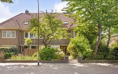 Tussenwoning te huur: Ernst Casimirlaan 64, Overveen Overveen