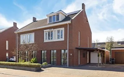 Twee-onder-één-kap te koop: Es 7, Leek