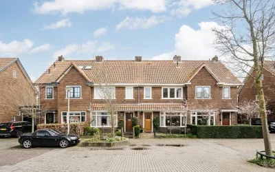 Tussenwoning te koop: Esdoornkade 25, Centrum Heemstede