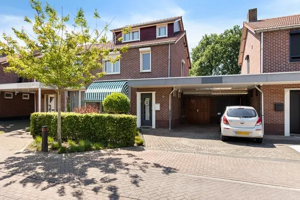 Tussenwoning te koop: Esdoornlaan 15, Kern Haelen Haelen
