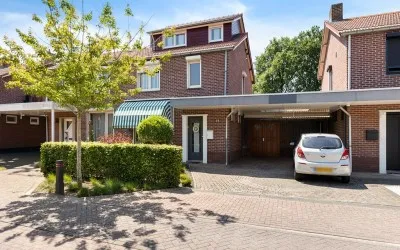 Tussenwoning te koop: Esdoornlaan 15, Kern Haelen Haelen