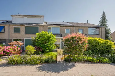 Tussenwoning te koop: Esdoornlaan 18, Nijkerk