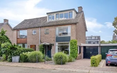 Tussenwoning te koop: Esdoornlaan 7, Harmelen-Zuid (dorp) Harmelen
