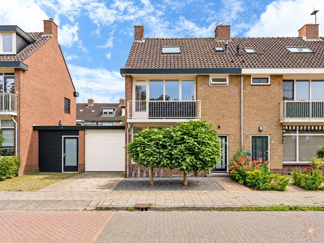 Tussenwoning te koop: Esdoornlaan 9, Woerden