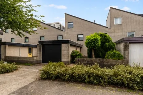 Tussenwoning te koop: Esdoornplantsoen 30, Parkwijk Noordoost Almere