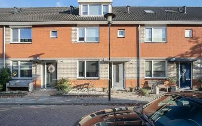 Tussenwoning te koop: Esdoornstraat 10, Spakenburg Bunschoten-Spakenburg