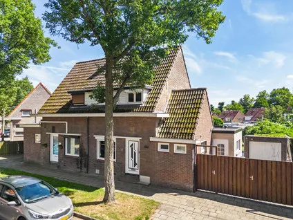 Twee-onder-één-kap te koop: Esdoornstraat 12, Lindenheuvel Geleen