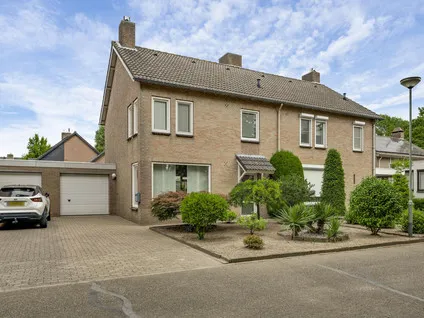 Tussenwoning te koop: Esdoornstraat 18, Nederweert Nederweert