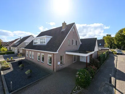 Twee-onder-één-kap te koop: Esdoornstraat 2, De Blesse De Blesse