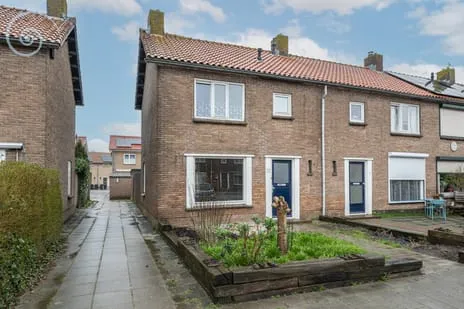 Hoekwoning te koop: Esdoornstraat 24, Ooltgensplaat woonkern Ooltgensplaat