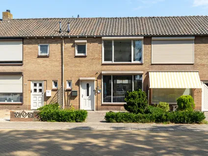 Tussenwoning te koop: Esdoornstraat 33, Bloemenoord Waalwijk