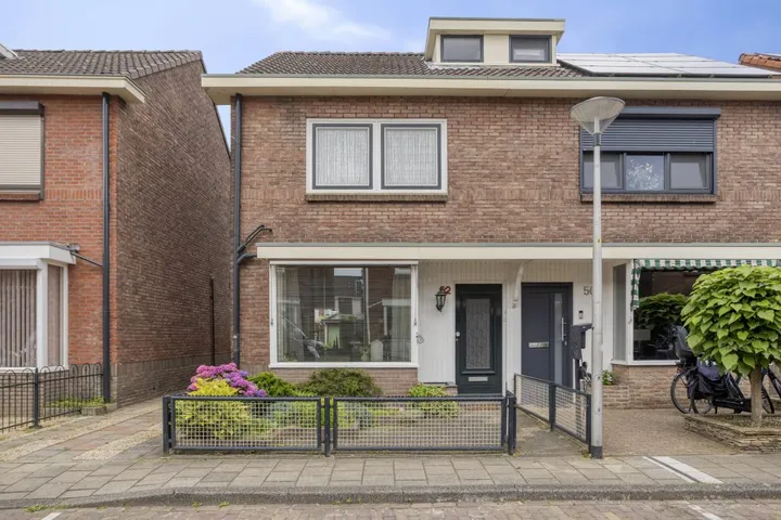 Twee-onder-één-kap te koop: Esdoornstraat 52, Stevenfenne Enschede