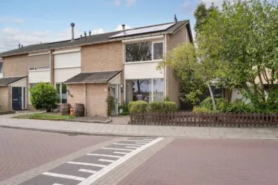 Corner house for sale: Esdoornstraat 73, Molenweg e.o. Oost-Souburg