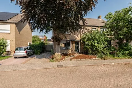 Twee-onder-één-kap te koop: Esdoornstraat 9, Geldermalsen West Geldermalsen