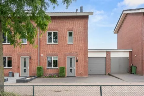 Terraced house for sale: Esmeraldstraat 21, Vogelbuurt Ede