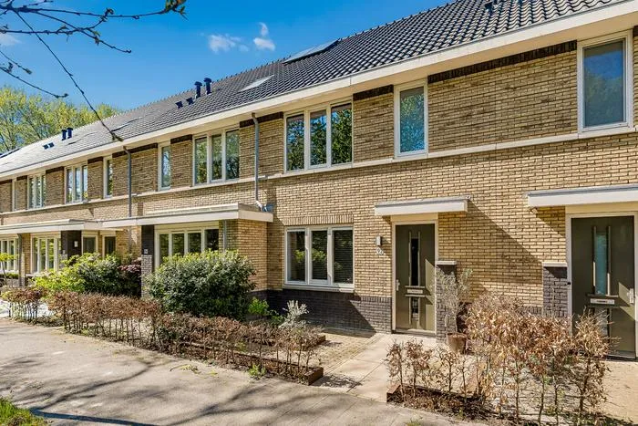 Tussenwoning te koop: Esselaar 92, De Laren Noord Almere