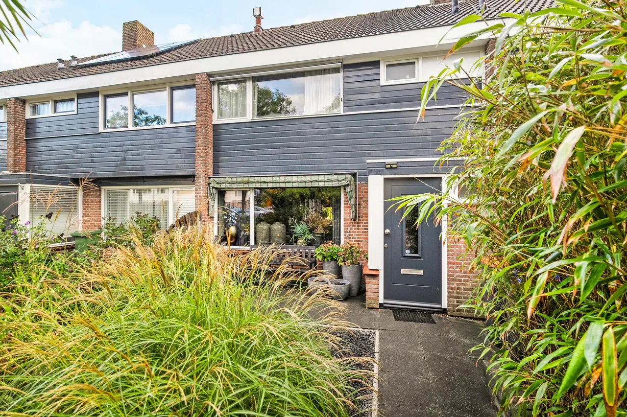 Tussenwoning te koop: Essenlaan 38, Schagen