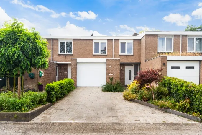 Tussenwoning te koop: Essenlaan 51, Bloemen- en Bomenkwartier Woerden