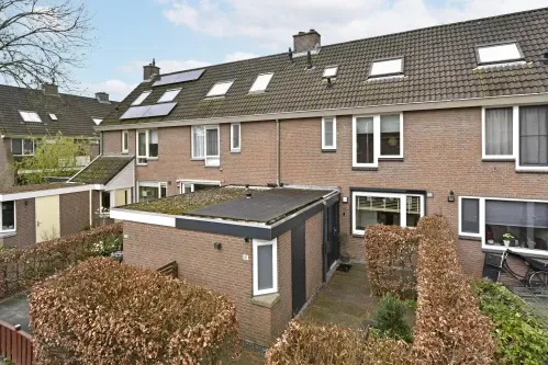 Tussenwoning te koop: Essenlaan 81, Aardam West Ter Aar