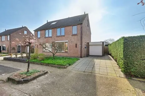 Twee-onder-één-kap te koop: Etty Hillesumlaan 1, Oostmolenpark Kloetinge (Gem. Goes)