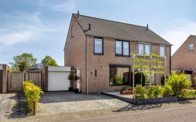 Twee-onder-één-kap te koop: Etty Hillesumlaan 7, Kloetinge