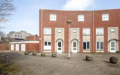 Tussenwoning te huur: Etty Hillesumplantsoen 37, Hoofddorp Toolenburg Oost Hoofddorp