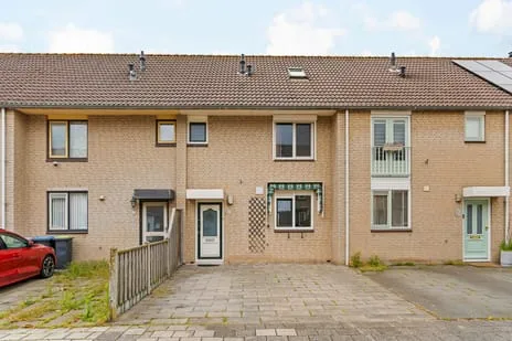 Terraced house for sale: Eufraatstraat 15, Schenkel-Zuidoost Spijkenisse