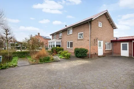 Tussenwoning te koop: Eugénie Prévinaireweg 24, Nieuw-Vennep West Nieuw-Vennep