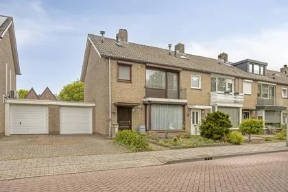 Tussenwoning te koop: Europalaan 101, Centrum Oost 1 Etten-Leur