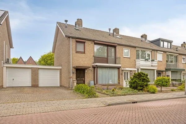 Tussenwoning te koop: Europalaan 101, Centrum Oost 1 Etten-Leur