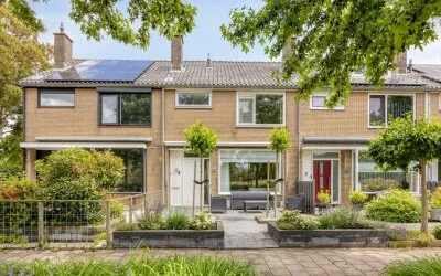 Tussenwoning te koop: Europalaan 52, Dorrestein-Zuid Nieuwerkerk Aan Den Ijssel