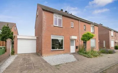 Hoekwoning te koop: Europaplein 5, Puienput Hulst