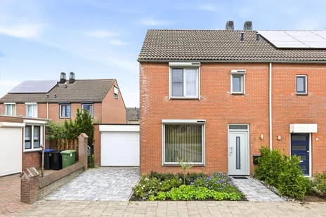 Hoekwoning te koop: Europaplein 5, Puienput Hulst