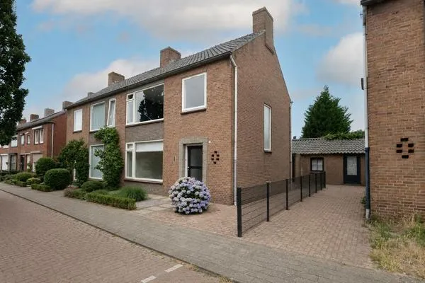 Twee-onder-één-kap te koop: Europastraat 19, Ossendrecht Ossendrecht