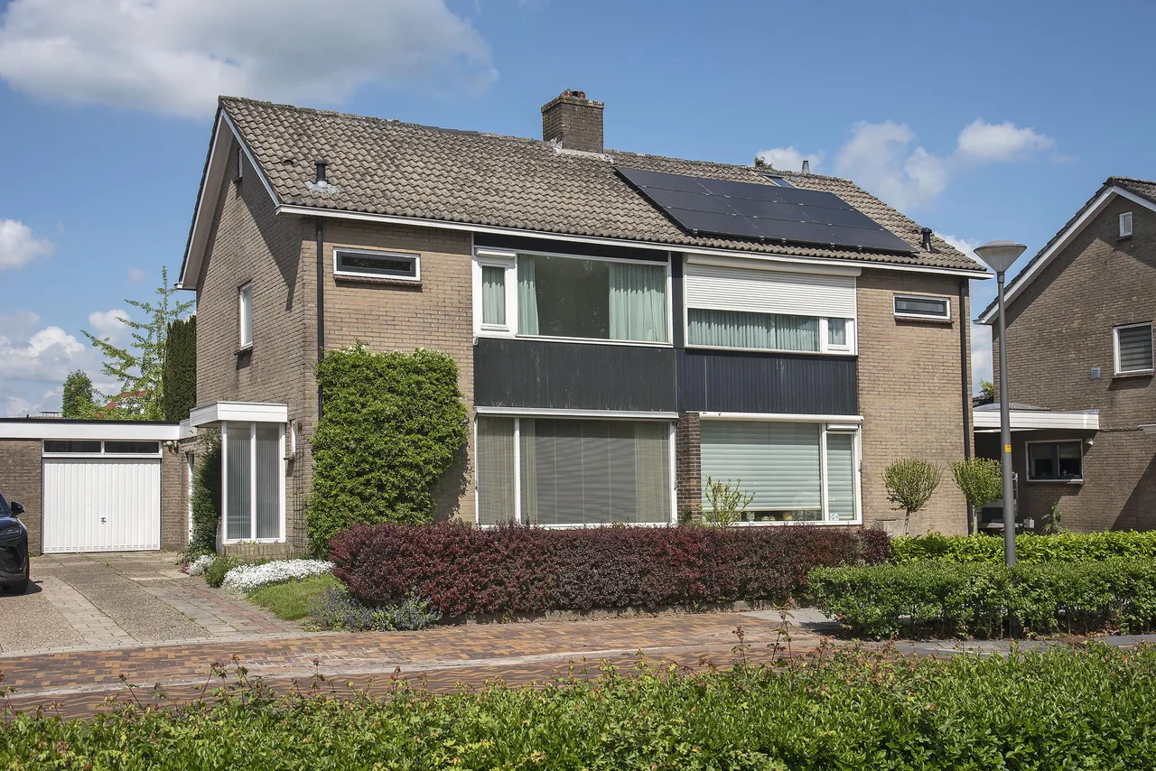 Tussenwoning te koop: Europastraat 99, Borne