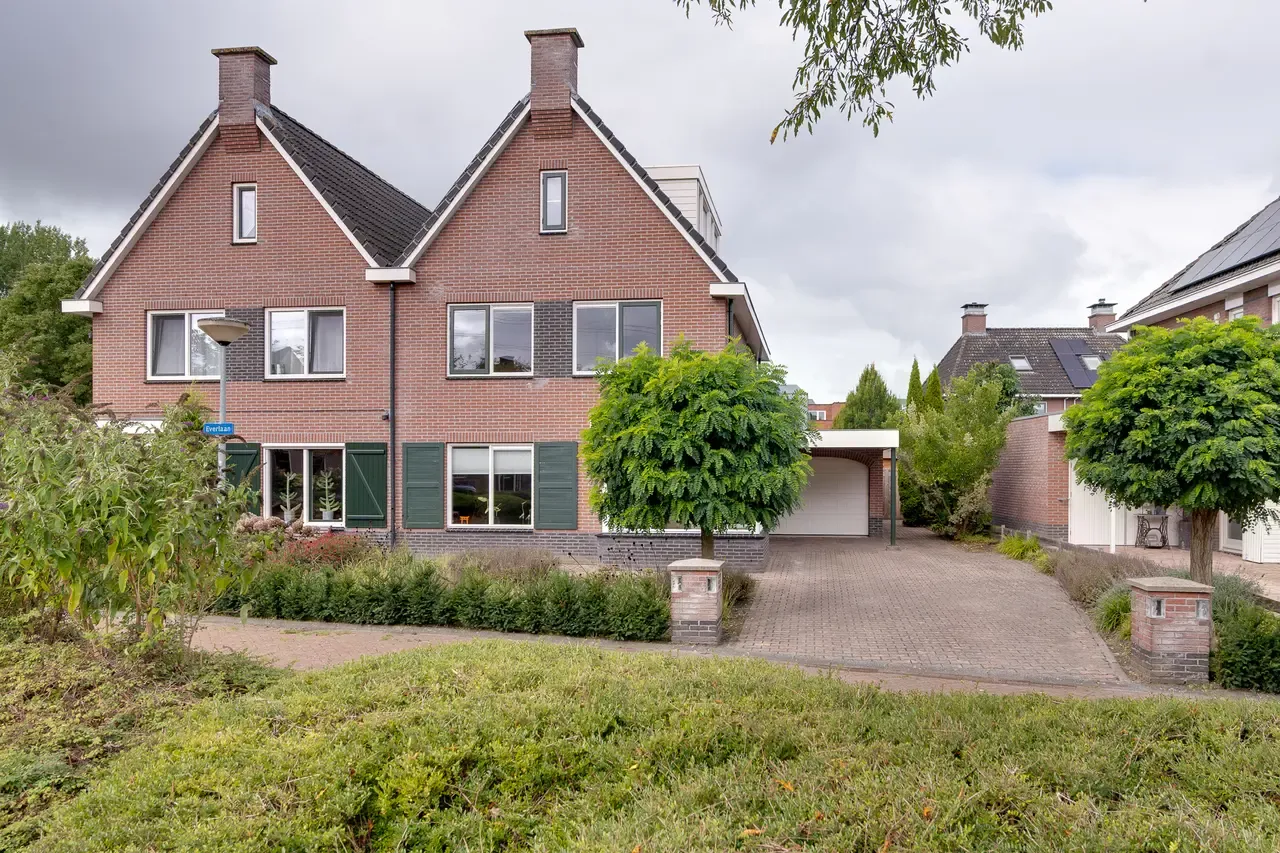 Twee-onder-één-kap te koop: Everlaan 32, Assen