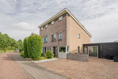 Tussenwoning te koop: Evert van der Veerlaan 15, Hoevelaken-Middelaar Hoevelaken