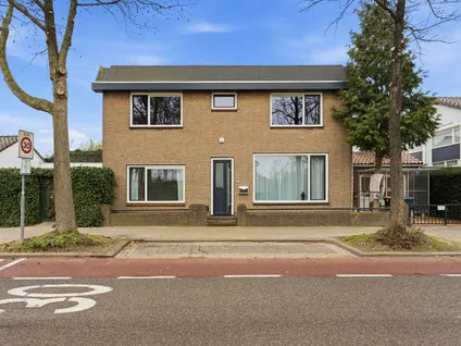Twee-onder-één-kap te koop: F. van der Poest Clementlaan 51, Beatrixstraat Poortugaal