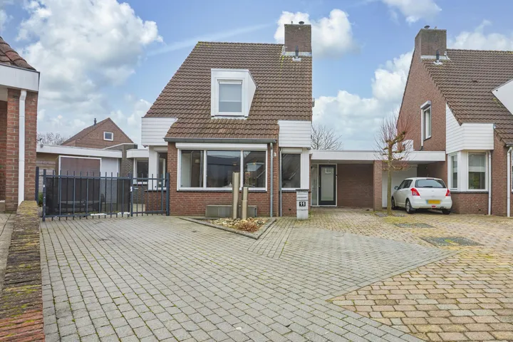 Twee-onder-één-kap te koop: F.L. Wrightstraat 11, Landgraaf