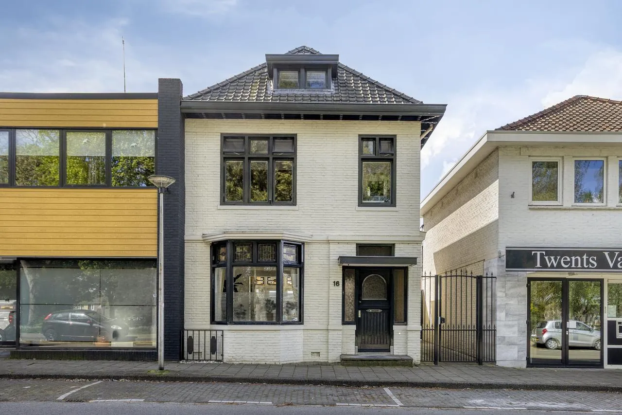 Twee-onder-één-kap te koop: Faberstraat 16, Enschede