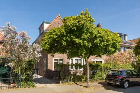 Corner house for sale: Fabritiuslaan 48, Schilderskwartier Hilversum